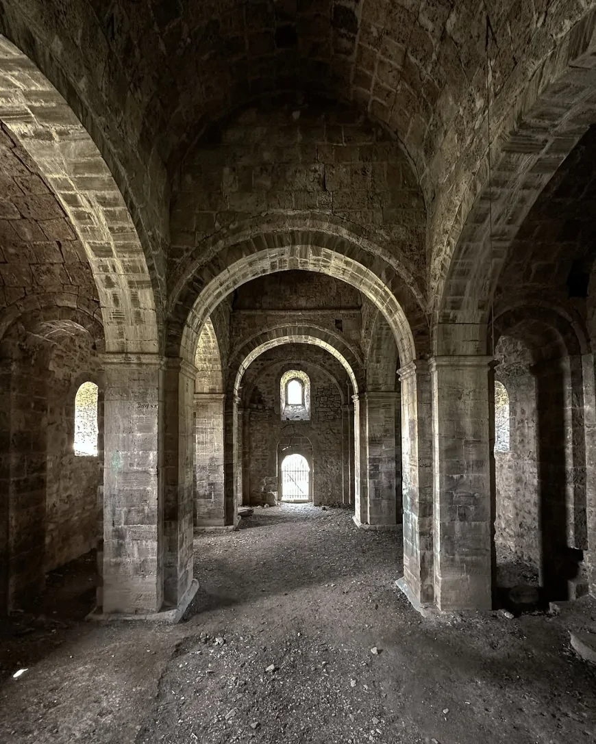 Oğuzda yerləşən Alban kilsəsi