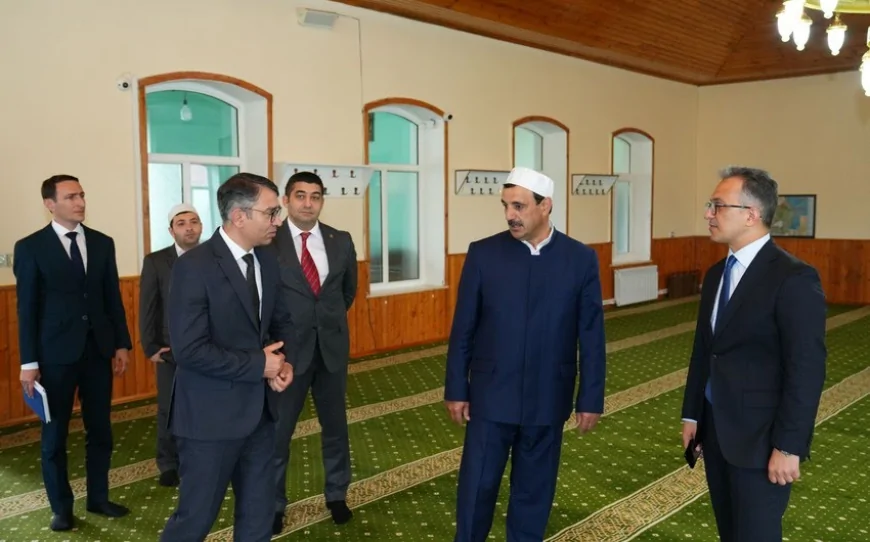 Ramin Məmmədov bir neçə dini ibadət ocağında olub