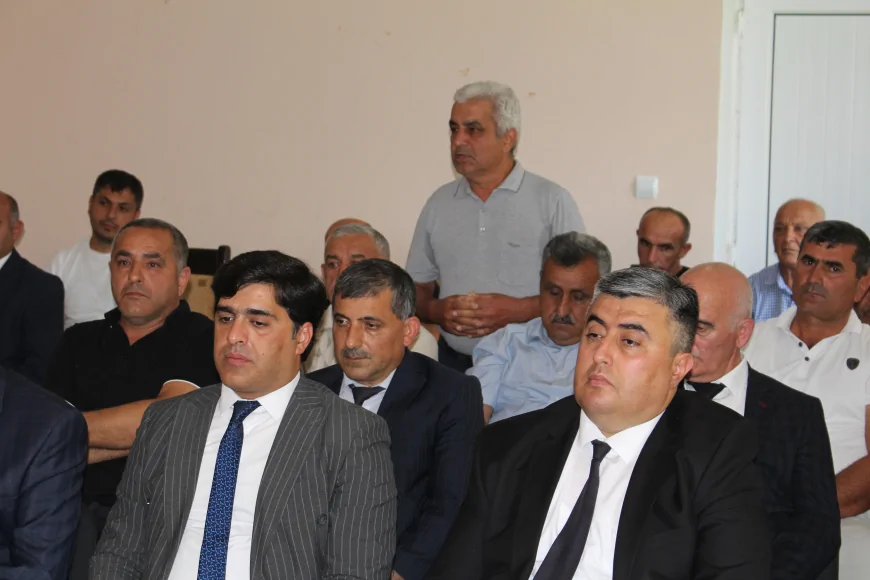 Oğuz Rayon İcra başçısı Dəymədərə kəndində sakinlərlə səyyar görüş keçirdi