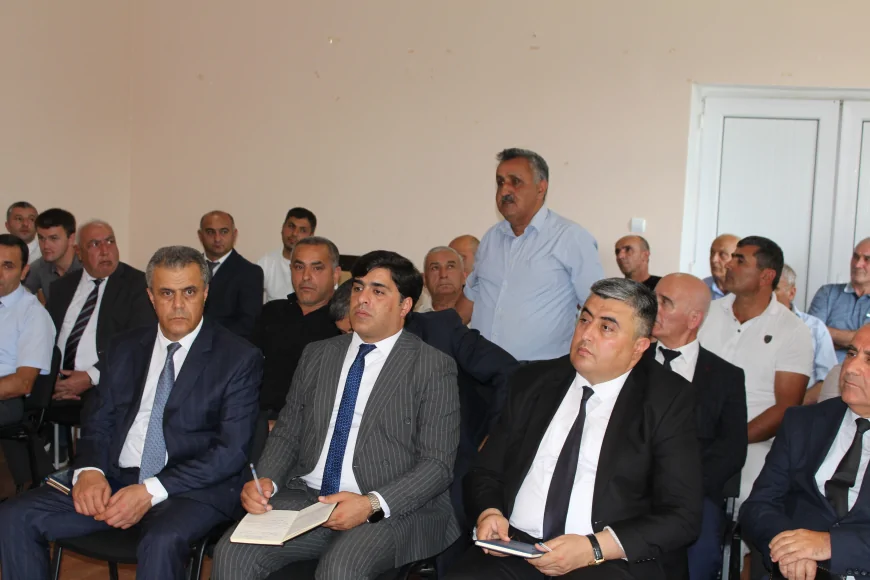 Oğuz Rayon İcra başçısı Dəymədərə kəndində sakinlərlə səyyar görüş keçirdi