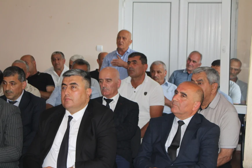 Oğuz Rayon İcra başçısı Dəymədərə kəndində sakinlərlə səyyar görüş keçirdi